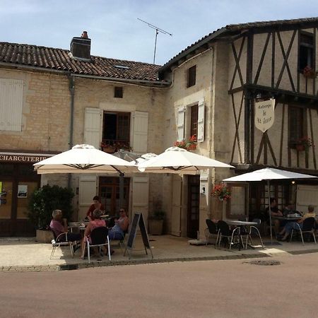 La Vieille Maison Rose Bed & Breakfast Nanteuil-en-Vallee Bagian luar foto