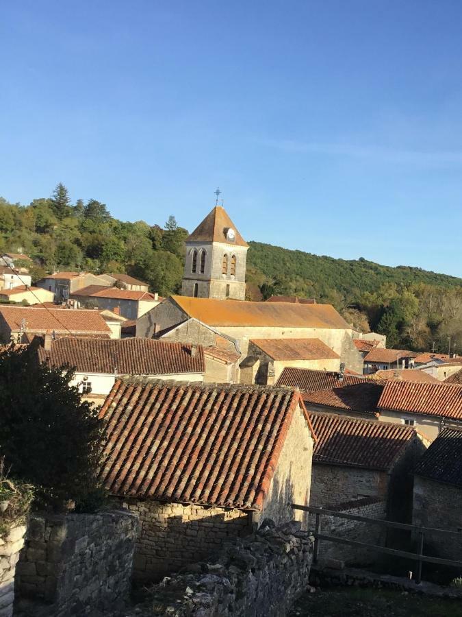 La Vieille Maison Rose Bed & Breakfast Nanteuil-en-Vallee Bagian luar foto