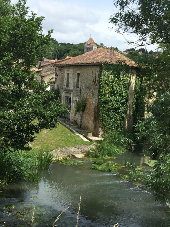 La Vieille Maison Rose Bed & Breakfast Nanteuil-en-Vallee Bagian luar foto