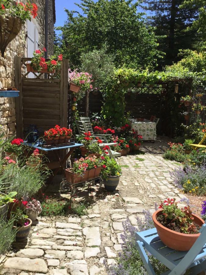 La Vieille Maison Rose Bed & Breakfast Nanteuil-en-Vallee Bagian luar foto